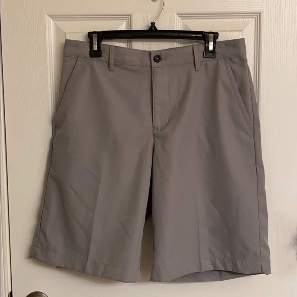 Izod Gray Classic Polyester Golf Shorts Pockets Casual Comfy Size 32 Waist